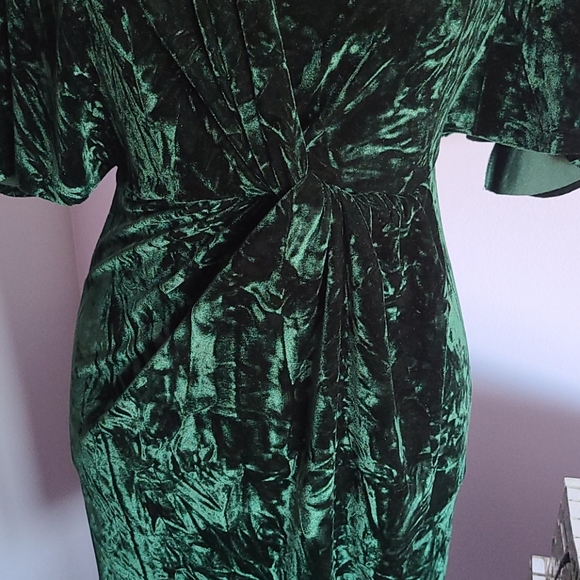 ◾last 1▪️emerald green velvet dress◾ - Picture 4 of 8